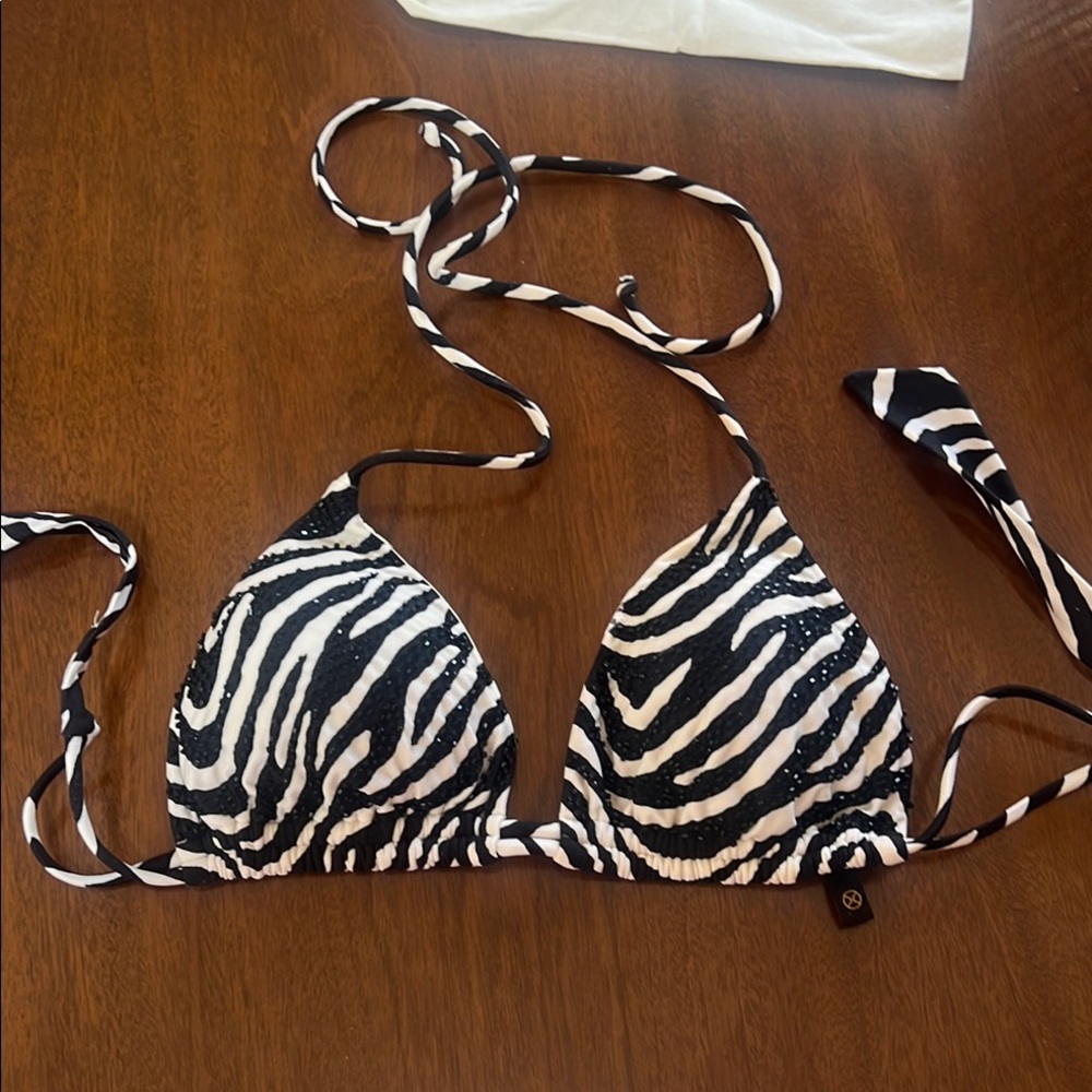 Vix Embellished Bikini Top. Black & White. Size “D”. Excellent Condition.